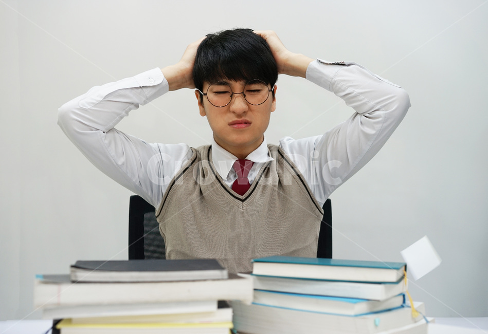 수능,교육,학생,교복,시험,강의,수업,고등학생,고3,남고생,남자고등학생,남고,수능시험,기말고사,중간고사,모의고사,exam,quiz,test,학업,공부,남자,남학생,사람,인물,인간,human,person,얼굴표정,facialexpression,face,남성,man,male,학교,education,learning,study,schoo,사람,인물,인간,human,person,얼굴표정,facial expression,face,남성,남자,man,male,감정표현,기분,feeling,emotion,교육,학교,공부,education,learning,study,school