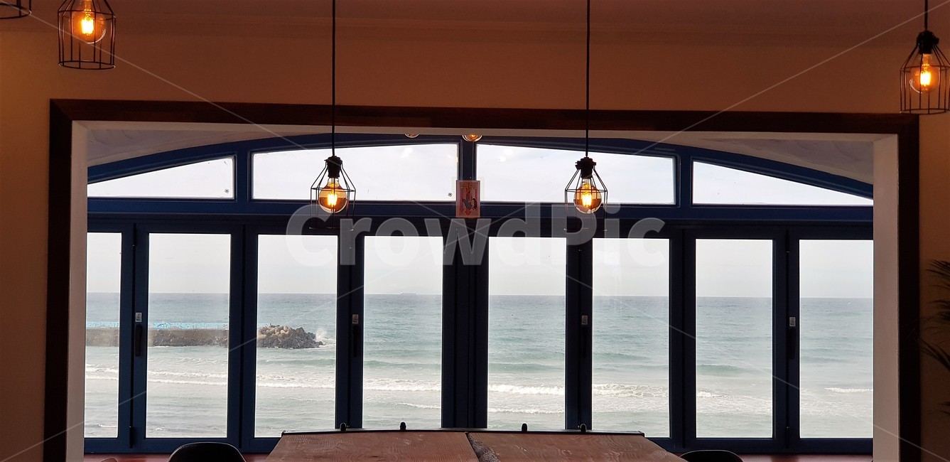 창문,창가,바다,전등,카페,인테리어,실내디자인,interior design