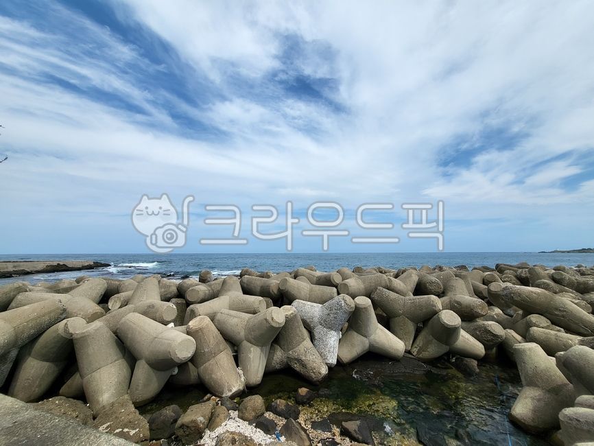 blue sky,breakwater,ocean,sea view,cool sky