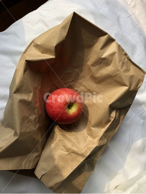 사과,감성,빨간사과,종이봉지,자연,음식,식재료,요리,food,cook,meal,dishes,food reserves,과일,열매,fruit