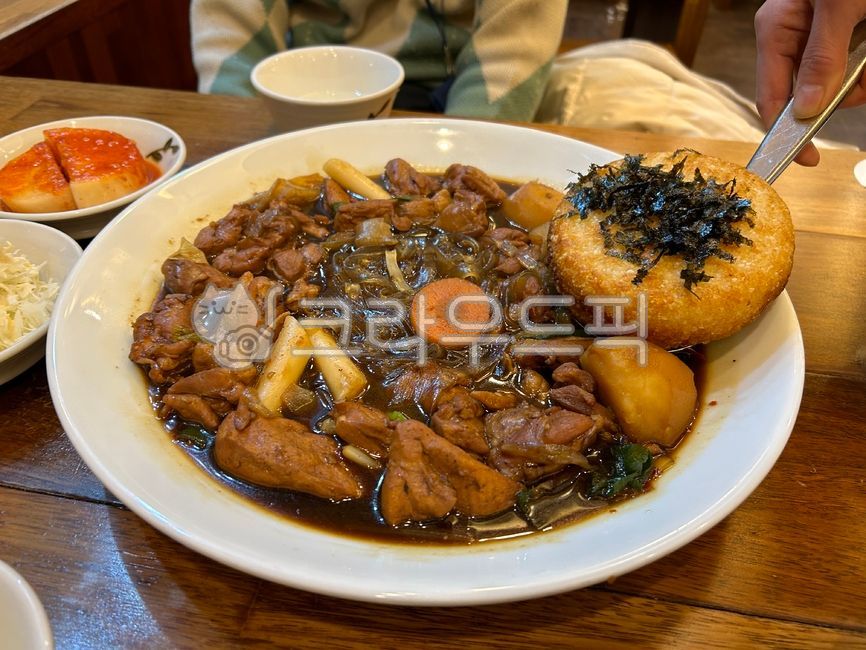 찜닭,누룽지밥,간장찜닭,까만찜닭,순살찜닭,누룽지