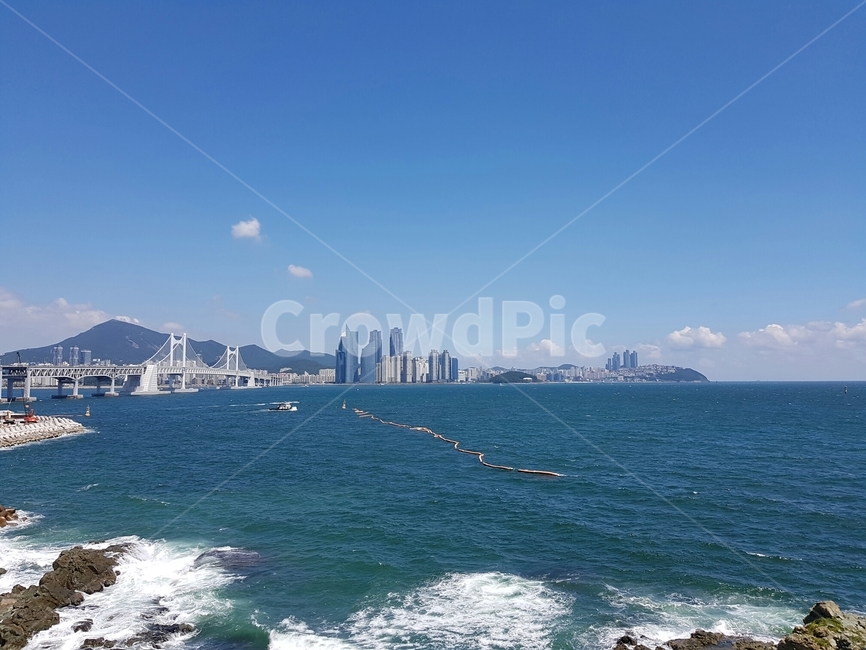 광안리,이기대,광안대교,바다,하늘,푸른,맑음,전망대,도시,풍경,city,landscape,한국도시풍경,한국도시경관,korea cityscape,leisure activities,레저 활동,adventure,모험,promontory,곶,outdoors,옥외,sea,water,물,ocean,대양,nature,자연,land,땅