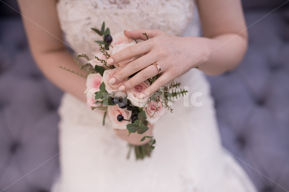 bride,bridal waiting room,bouquet,wedding,excitement