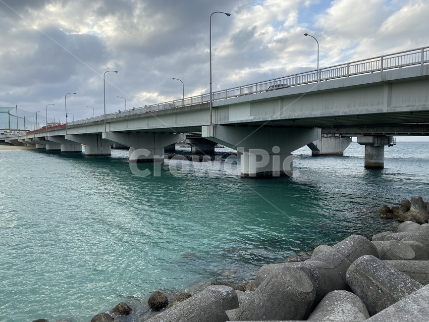 road,도로,bridge,building,건물,sky,clouds,sea,ocean,하늘,구름,다리,바다,해안가