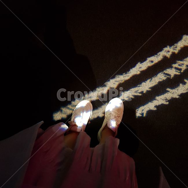 감성사진,운동화,그림자,빛,여자