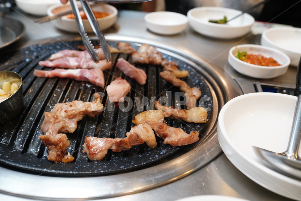 고기,육식,육류,돼지,꼬들살,식사,음식,술안주,먹거리,푸드,구이,한식,불판