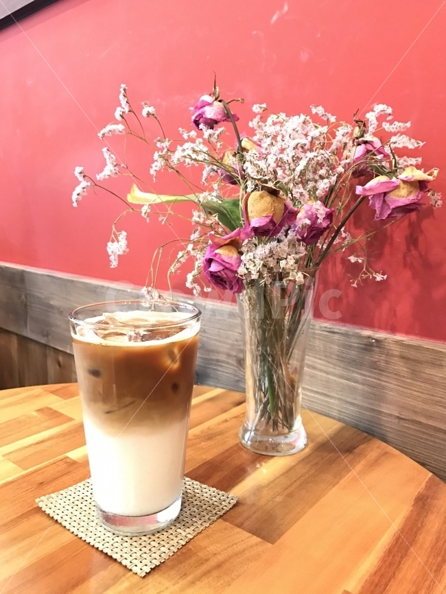 카페라떼,커피,coffee,latte,카페,식물,자연,plants,nature,인테리어,실내디자인,interior design,커피,카페,coffee,cafe,꽃,flower
