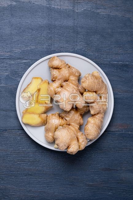 Spice,yellow,Ginger slices,vegetable,food,ginger,root,Food Ingredients,ingredients,fresh food,fresh,organic