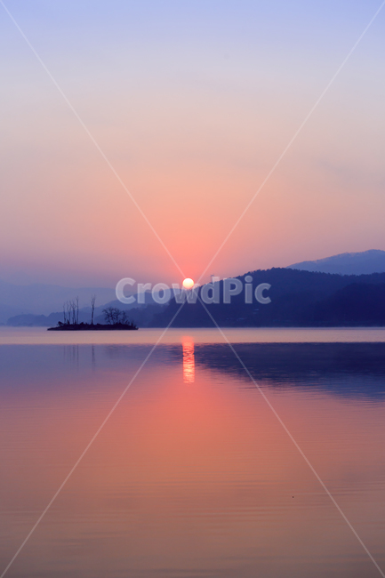 일출,대한민국,한국,풍경,태양,해,바다,해변,해피,행복,red,blue,sunrise,cloud,korea,southkorea,두물머리,두물머리일출,양평,경기도,landscape,nature,자연,outdoors,옥외,dusk,황혼,dawn,새벽,redsky,붉은하늘,sunset,일몰,sky,하늘,2020,새해,newyear,오렌지,orange,붉은노을,자연,풍경,nature,landscape,한국자연풍경,한국자연경관,korea nature landscape,새해,new year