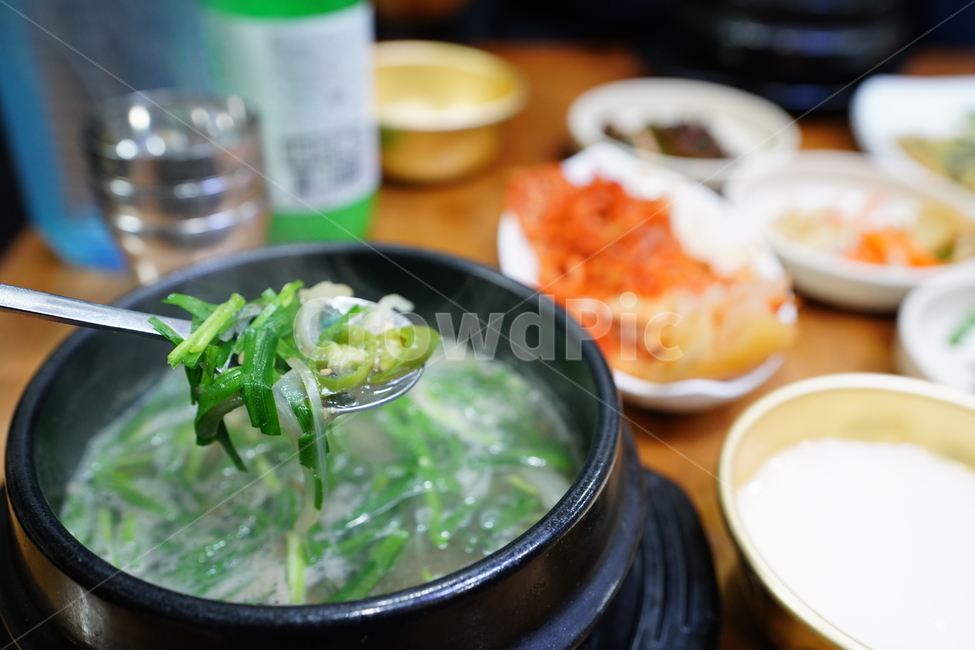 해장국,요리,국물,뚝배기,한식,음식,식사,안주,숟가락,올갱이,국,food,그릇,야채,음식,식재료,요리,food,cook,meal,dishes,food reserves,한식,한국음식,한국요리,korean food,korean dishes,korean meal,korean cook