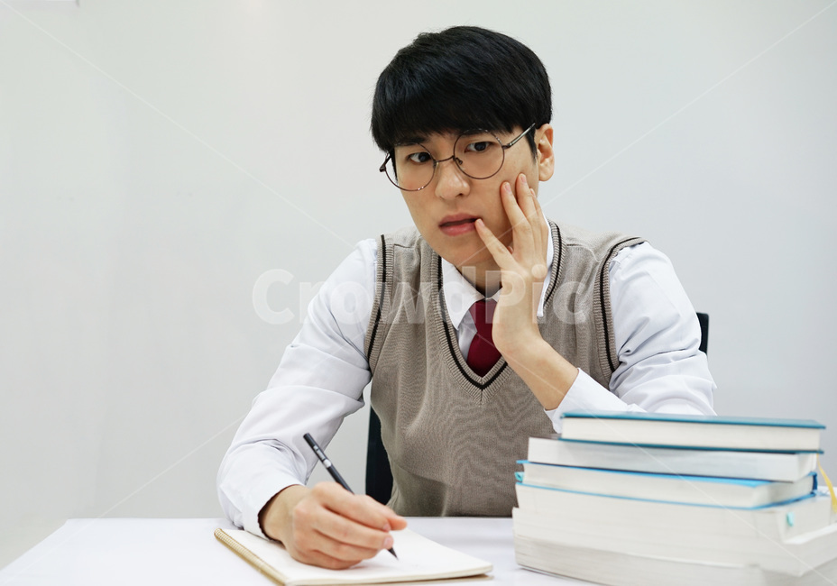 수능,교육,학생,교복,시험,강의,수업,고등학생,고3,남고생,남자고등학생,남고,수능시험,기말고사,중간고사,모의고사,exam,quiz,test,학업,공부,남자,남학생,사람,인물,인간,human,person,얼굴표정,facialexpression,face,남성,man,male,학교,education,learning,study,school,사람,인물,인간,human,person,얼굴표정,facial expression,face,남성,남자,man,male,감정표현,기분,feeling,emotion,교육,학교,공부,education,learning,study,school