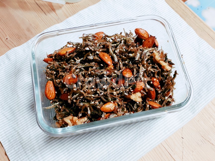 plant,식물,food,음식,멸치볶음,견과류,아몬드,호두,마른반찬