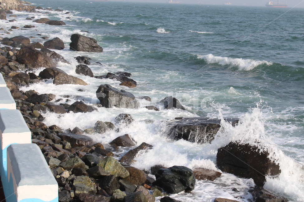 바닷가,갯바위,파도,파도치는바다,바위와파도,자연,풍경,nature,landscape,water,물,sea,바다,outdoors,옥외,ocean,대양