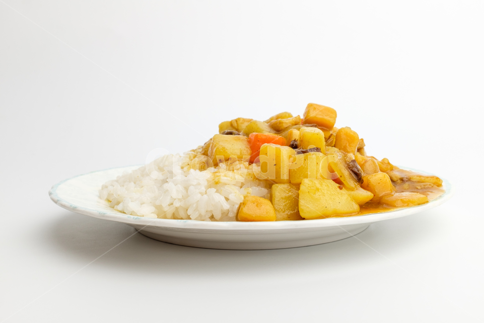 카레,야채,강황,돼지고기,당근,감자,후추,향신료,허브,밥,쌀,양념,소스,카레밥,식사,재료,식재료,음식재료,음식,식품,그릇,인도문화,인도음식,노란색,맛있는,매콤한,달콤한,진한,짭짤한