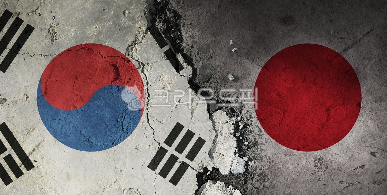 한국,대한민국,일본,불매운동,수출규제,태극기,일장기,국기,국가,외교,관계,대립,회담,회의,갈등,무역,충돌,항의,협상,정부,정치,경제,산업,비지니스,보복,제재,규제,수출,수입,세관,세금,flag,country,nation,national,business,trade,design,background,between,해외,외국,세계,foreign,oversea,world,연출,컨셉,콘셉,direction,concept