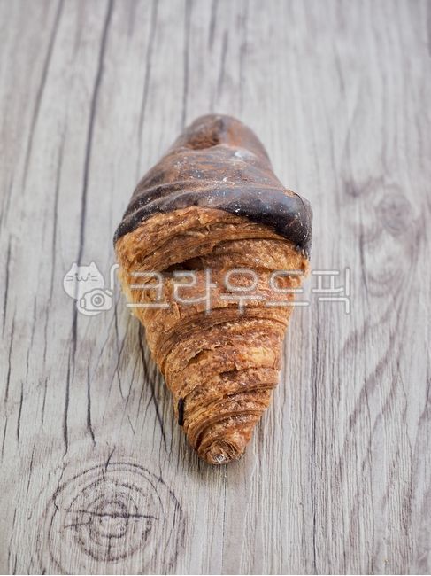 crispy,snack,confectionery,carbohydrate,baking,croissant,Chocolate Croissant,bread,pastries,bakery,brown,food,meal,pastry,breakfast,chocolate