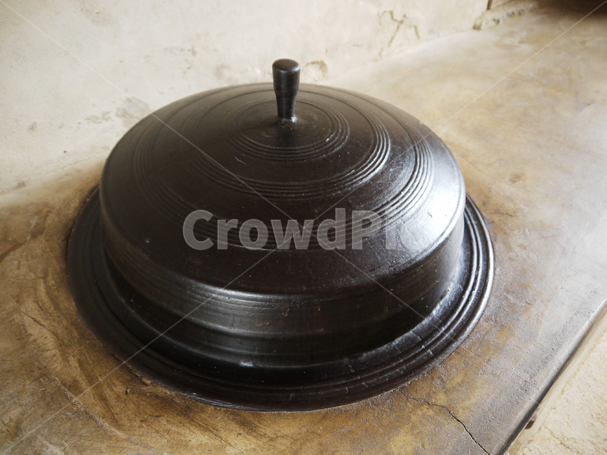 appliance,background,castiron,cauldron,cooker,cookery,cooking,cookware,cover,crockery,cuisine,culinary,dish,empty,equipment,hot,iron,kettle,kitchen,kitchenware,lid,meal,metal,object,old,pot,retro,rustic,saucepan,skillet,space,steel,tool,traditional,utensil,가마솥,솥뚜껑,솥,조리도구,주방도구,주방,무쇠,무쇠솥,밥솥,한국,한국전통,전통,시골,한국전통,한국문화,korean traditional,korean culture,주방,키친,부엌,주방용품,요리도구,kitchen,kitchenware,cookroom,cookingutensil