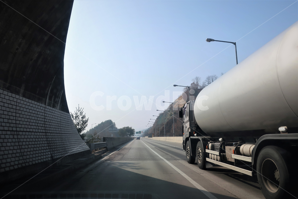 tank lorry,large,Pass,load,freight,highway,danger,tunnel,traffic,carrying
