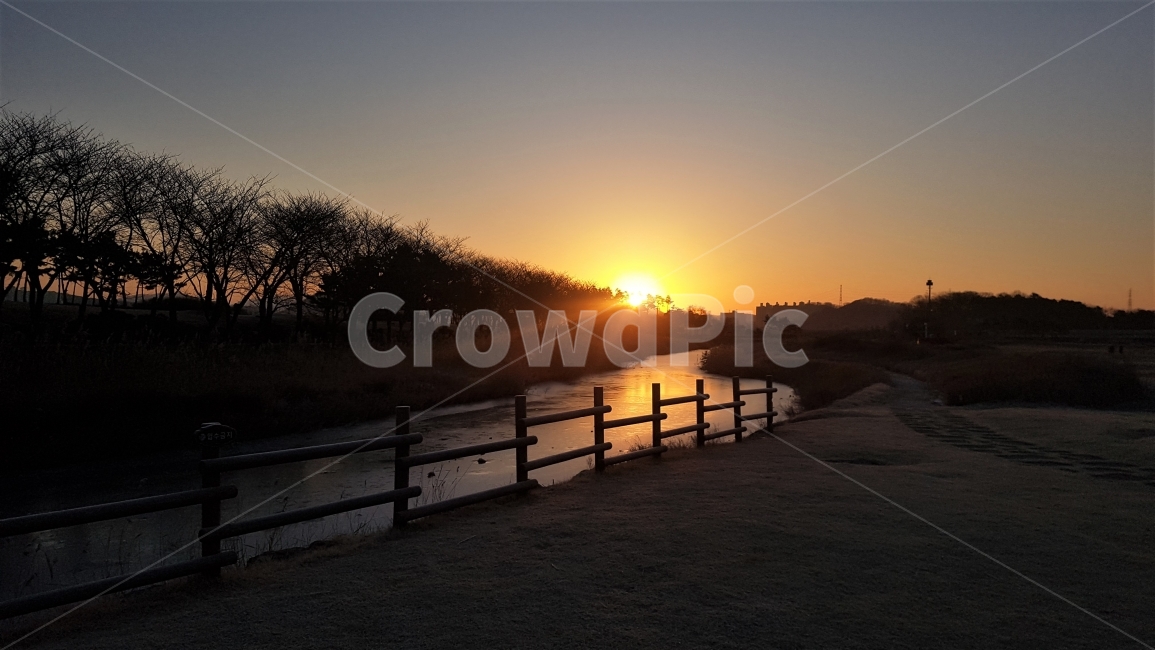 일출,태양,자연,풍경,하늘,공원,새해,첫해,해돋이,다리,강,숲,울타리,2018,sunrise,sun,sky,river,자연,풍경,nature,landscape,light,빛,flare,플레어,sunlight,햇빛