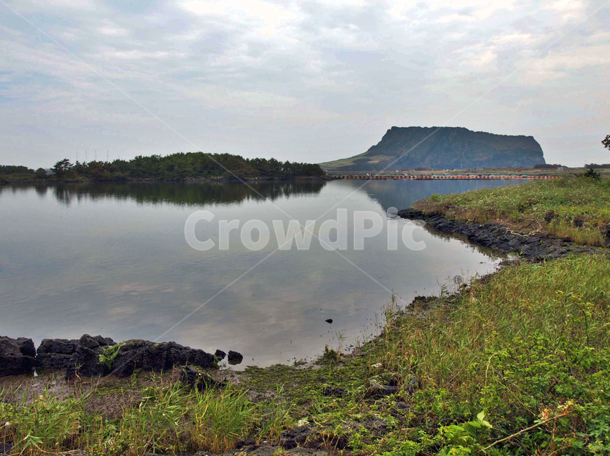 성산일출봉,제주,서귀포시,올레2코스,내수면,둑,자연,풍경,nature,landscape,한국자연풍경,한국자연경관,korea nature landscape,제주도,jeju,jeju island,outdoors,옥외,land,땅,water,물