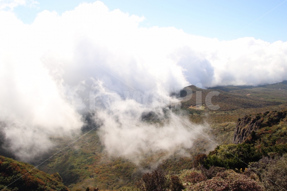 풍경사진,한라산,제주도,구름,등산,자연,풍경,nature,landscape,한국자연풍경,한국자연경관,korea nature landscape,제주도,jeju,jeju island,weather,날씨,outdoors,옥외