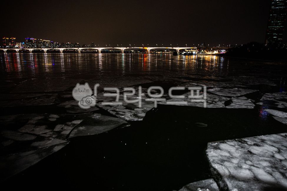 Han River Bridge,riverwater,hanriverbridge,frozen,ice,cold wave,Han River,seoul,coldwave,hanriver,river water