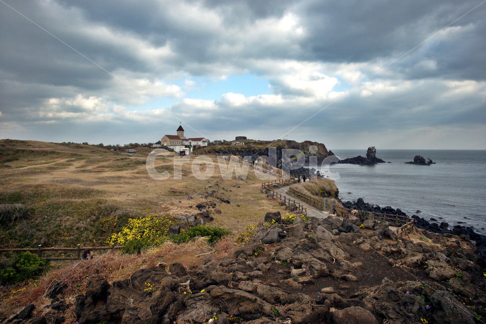 섭지코지,서귀포시,제주,자연,바다,길,성당,관광지,자연,풍경,nature,landscape,한국자연풍경,한국자연경관,korea nature landscape,제주도,jeju,jeju island,land,땅,outdoors,옥외,water,물,shoreline,해안선,sea,ocean,대양