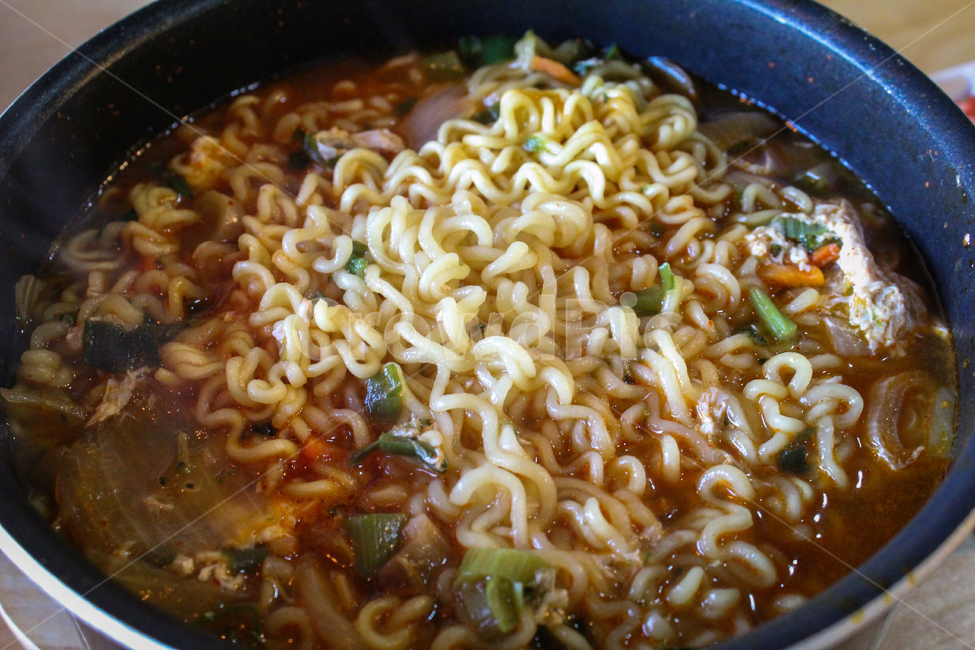 라면,음식,한국,국물,스프,아시아,instant,bowl,cabbage,vegetable,leek,stew,close,scallion,luncheon,highangle,ramennoodles,noodlesoup,noodlebowl,asiannoodles,asianfood,egg,instantnoodles,gourmetfood,angle,view,high,soup,ramen,spicy,noodle,spice,asian,background,closeup,cooked,cooking,cuisine,delicious,dinner,dish,food,gourmet,hot,korean,koreanfood,lunch,meal,noodles,plate,tasty,traditional,즉석조리,음식,식재료,요리,food,cook,meal,dishes,food reserves,면류,면요리,noodles,한식,한국음식,한국요리,korean food,korean dishes,korean meal,korean cook