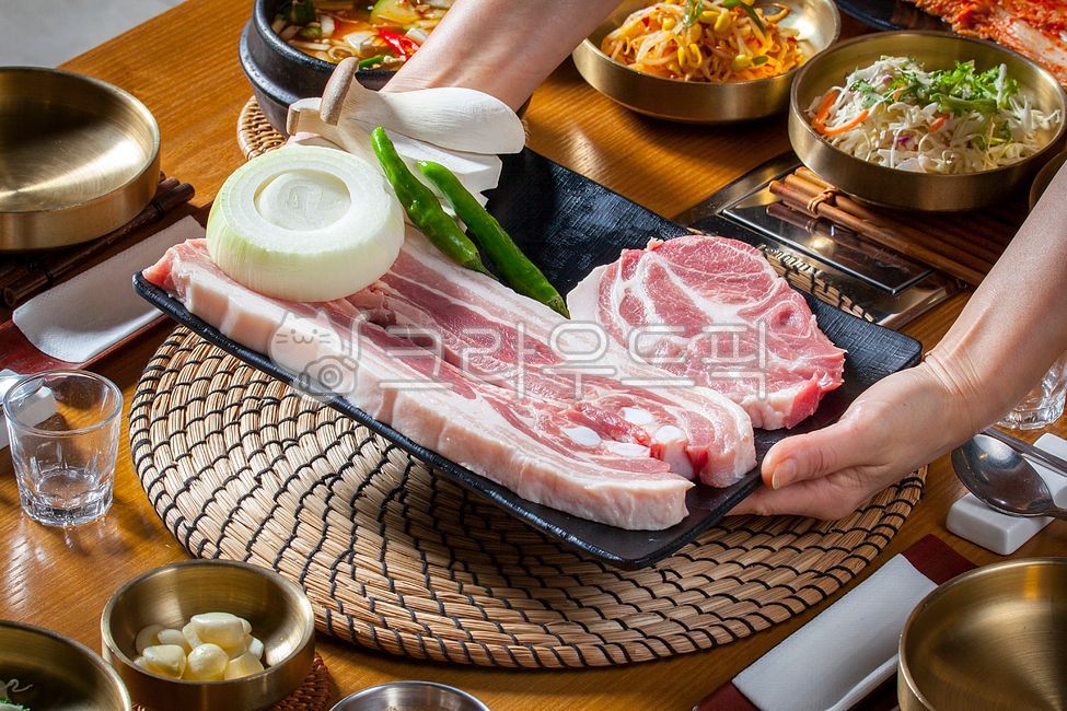 pepper,Meat restaurant,onion,raw meat,black money,Hallasan Jeju Pork Belly,pork,Raw neck meat,vegetable,pig,pork belly,Pork neck loin,Jirisan Plateau Black Pork,Grilled Pork Belly,mushroom,Raw pork belly,Pork Belly,Ogyeopsal,Jirisan black pork,Jeju raw po
