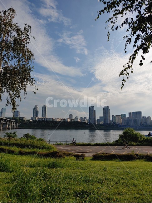 한강공원,뚝섬한강공원,서울,서울한강공원,가을하늘,가을피크닉,공원자전거,자전거,나들이,피크닉,구름,한강,한강나들이,한강피크닉,공원데이트,가을한강,서울공원,공원풍경,도시,풍경,city,landscape