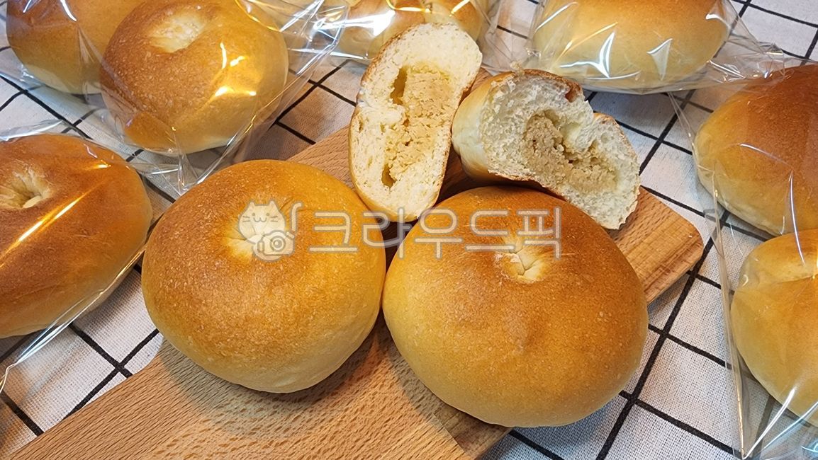 Sweet red bean bread,bread,Soboro bread,White bean gold,bun,bean paste bread,sediment,food