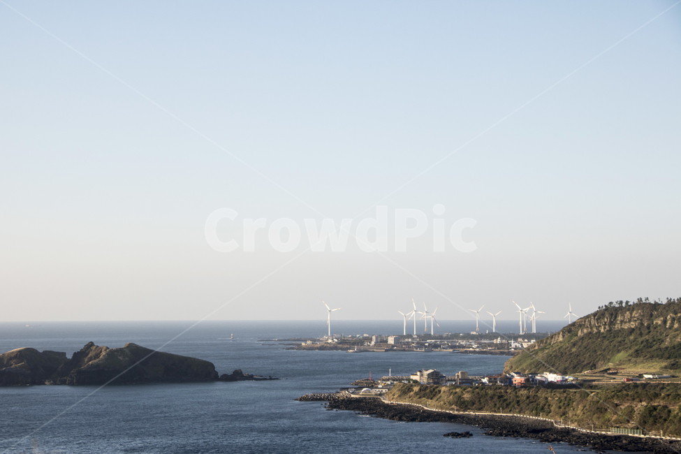 풍차,바다,섬,바람개비,풍경,경치,해안선,coast,연안,outdoors,옥외,자연,풍경,nature,landscape,land,땅,ocean,대양,sea,water,물,shoreline