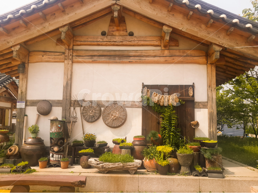 외암리민속마을,기와지붕,풍경,꽃,옛날소품,연장,시골,마을,풍경,landscape,country,rural,town,한국전통,한국문화,korean traditional,korean culture,건축물,건물외관,exterior,building,structure,architecture,construction
