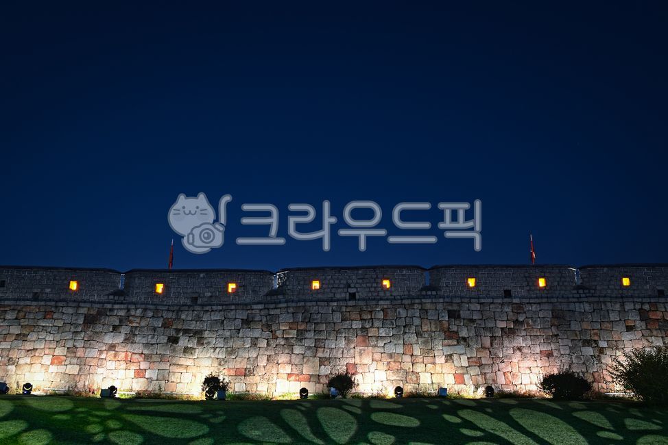 night view,korea,castle,world cultural heritage,Suwon Hwaseong Fortress,Suwon,Suwon night view,wall