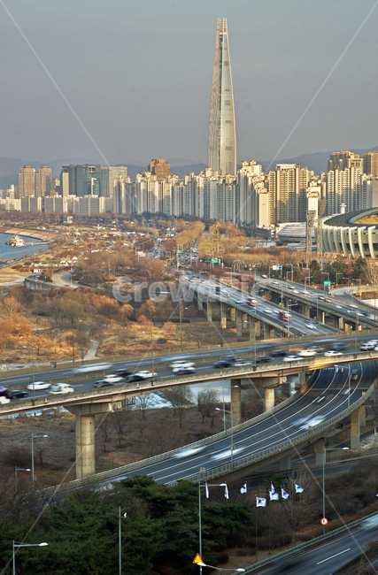 도심풍경,잠실,제2롯데월드,아파트,잠실종합운동장,마천루,청담2교,차량,도로,도시,풍경,city,landscape,한국도시풍경,한국도시경관,korea cityscape