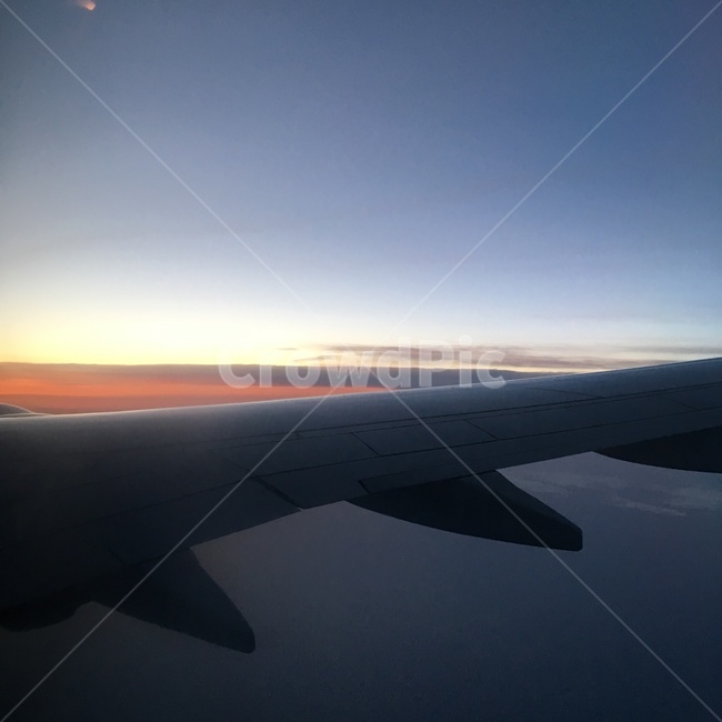 비행기,하늘,비행기밖,새벽,airplane,dawn,sunrise,sky,clouds