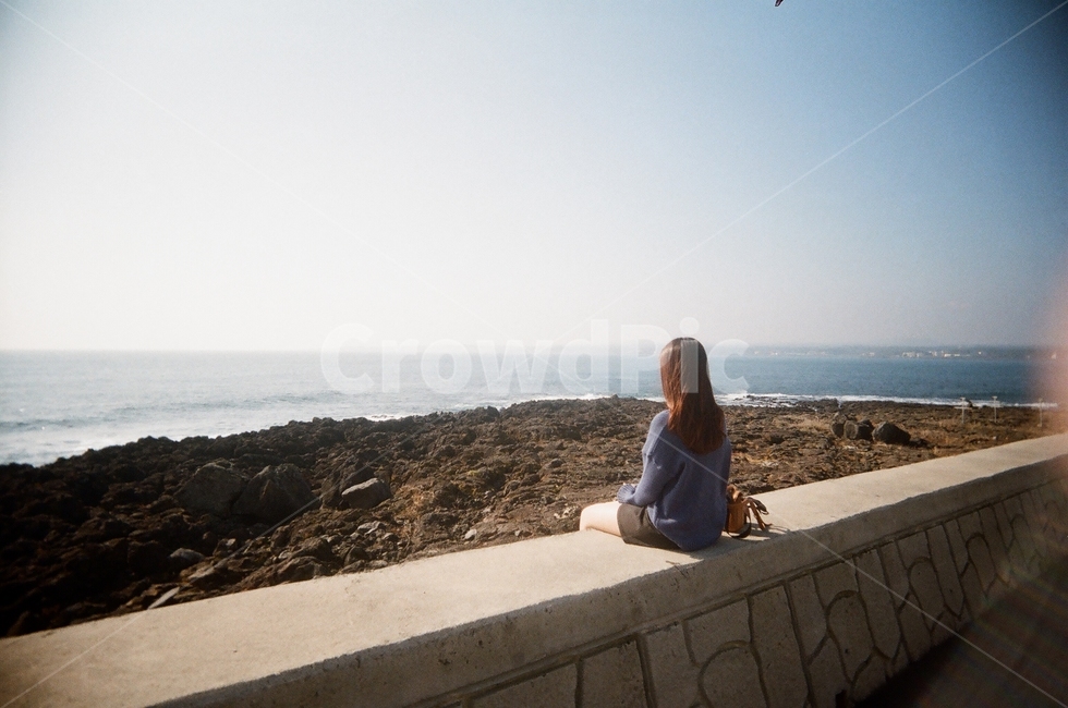 제주도,바다,뒤통수,뒷모습,여자,필름사진,사람,인물,인간,human,person,여성,여자,woman,female,lady,여행,휴가,traveling,vacation,trip,감성,sensible,feeling