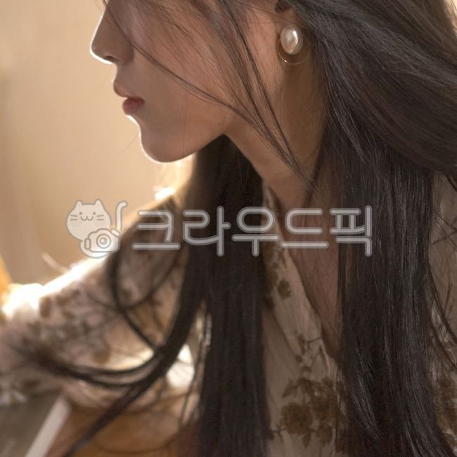 귀걸이,악세사리,여성,여자모델,옆모습,jewelry,얼굴,사람,보석류