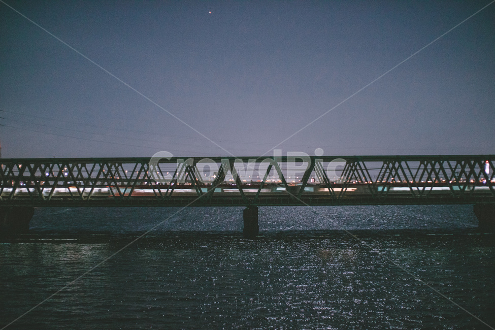 철교,다리,강,전철,지하철,기차,야경,밤,풍경,nightscape,night,landscape,건축물,건물외관,exterior,building,structure,architecture,construction,건물,bridge