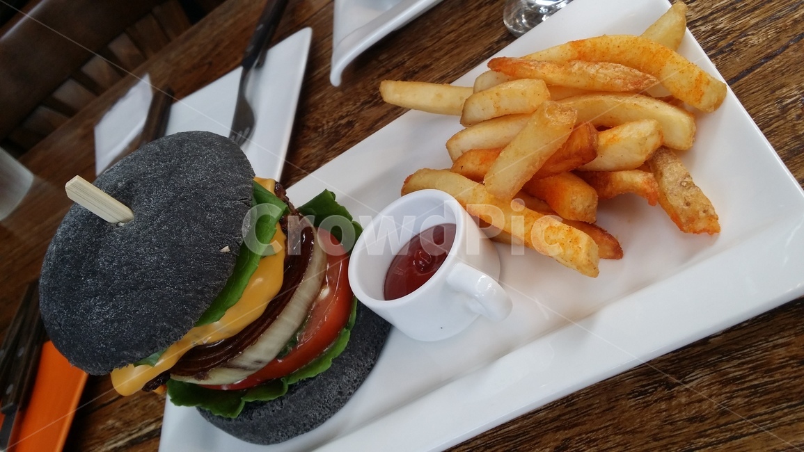 햄버거,감자튀김,케찹,플레이팅,burger,restaurants,food,photato,chips,음식,식재료,요리,food,cook,meal,dishes,food reserves,빵,bread,양식,서양음식,서양요리,western food,western dishes,western meal,western cook