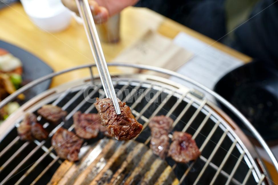 고기,육류,육식,먹방,안주,와규,소고기,소,소주안주,음식,식사,안주거리,육질,육즙,외식,요리,먹거리,불판,구이,음식,식재료,요리,food,cook,meal,dishes,food reserves,육류,고기,meat