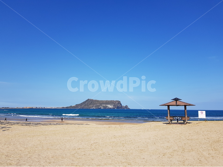 제주도,성산일출봉,바다,모래,하늘,jejuilsand,seongsansunrisepeak,sea,beach,sand,sky,blue,풍경,scenery,landscape,배경,background,정자,자연,풍경,nature,landscape,해변,바다,beach,sea,제주도,jeju,jeju island,outdoors,옥외,ocean,대양,water,물,shoreline,해안선,land,땅