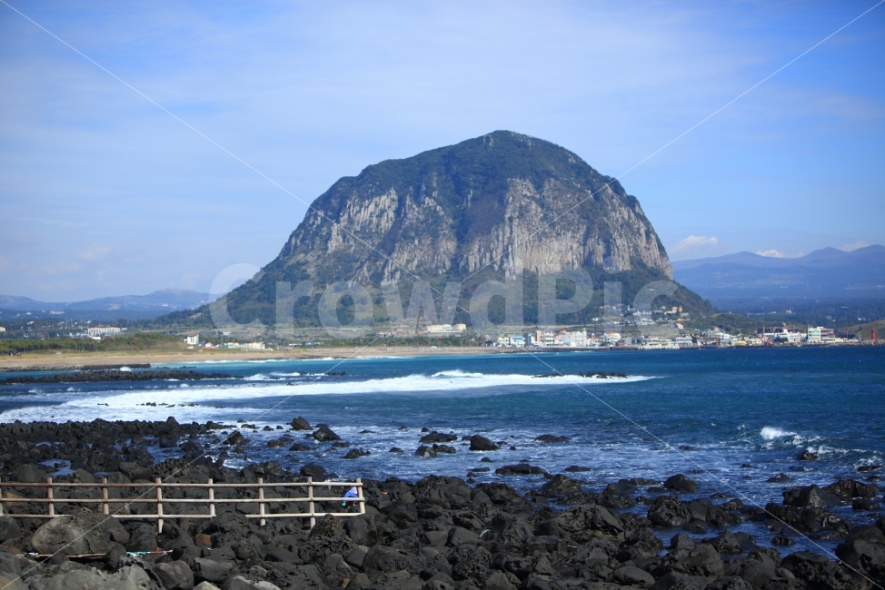 산방산,하늘,풍경,제주바닷가,파도,자연,풍경,nature,landscape,한국자연풍경,한국자연경관,korea nature landscape,제주도,jeju,jeju island,promontory,곶,outdoors,옥외,land,땅,ocean,대양,water,물,sea,바다,shoreline,해안선