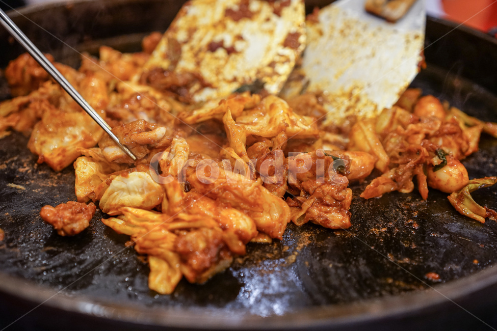 음식,철판,요리,볶음,한식,불판,닭갈비,닭요리,고기,육류,음식,식재료,요리,food,cook,meal,dishes,food reserves,한식,한국음식,한국요리,korean food,korean dishes,korean meal,korean cook