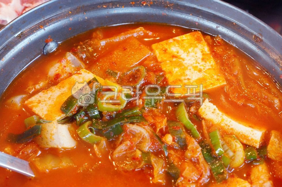 김치찌개,kimchistew,김치전골,kimchijjigae,spicystew,porkstew,meatstew,돼지김치찌개,음식,food,kfood,요리,플레이팅,foodpresentation,plating,음식,식재료,요리,food,cook,meal,dishes,food reserves
