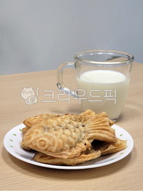 붕어빵,붕어빵우유,디저트,간식,겨울간식,겨울디저트,fishbread,bungeoppang,koreandessert,winterdessert,winterfood,seasonfood,snack,food,음식