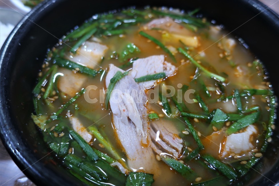 부산,명물,돼지국밥,국밥,돼지고기,뚝배기,한식,식사,별미,부추,야채,음식,식재료,요리,food,cook,meal,dishes,food reserves,한식,한국음식,한국요리,korean food,korean dishes,korean meal,korean cook
