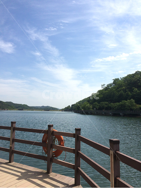 호수,산책로,탐방로,하늘,풍경,자연,풍경,nature,landscape,handrail,난간,banister,water,물,railing,waterfront,워터 프론트