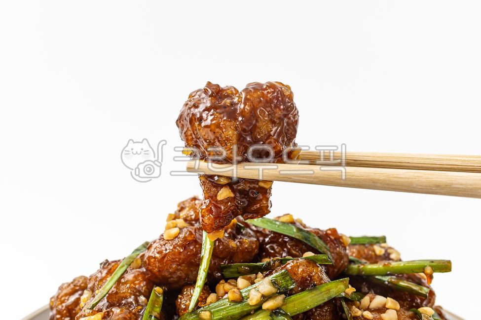 깐풍기,닭고기,튀김,마늘,생강,고추기름,두반장,양념,소스,야채,채소,중화요리,한국음식,한국문화,음식,식사,식품,식료품,재료,식재료,음식재료,클로즈업,매콤한,짭짤한