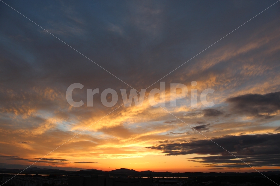 하늘,석양,구름,붉은석양,지는해,자연,풍경,nature,landscape,outdoors,옥외,dawn,새벽,sunset,일몰,red sky,붉은 하늘,sky,dusk,황혼